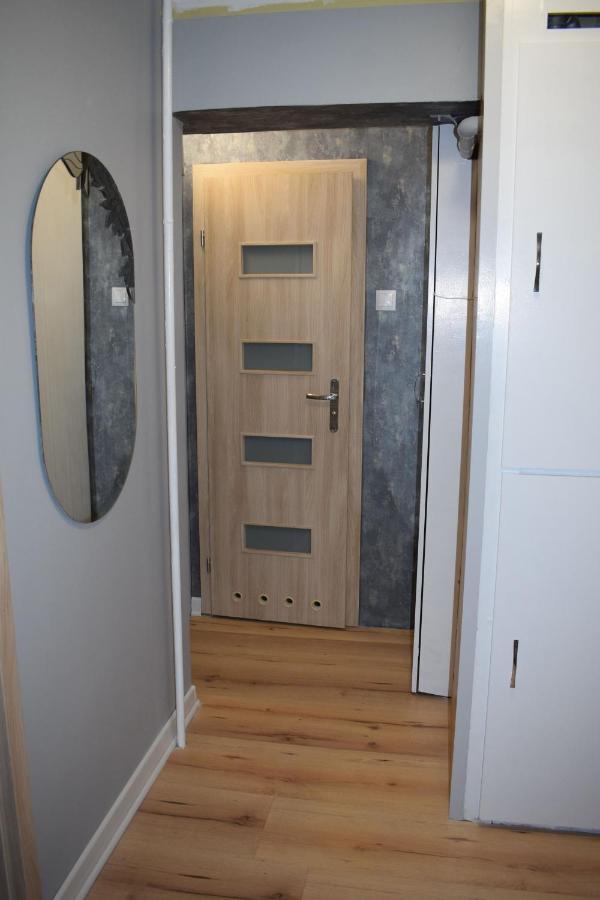 Apartament M-3 Centrum - 38M2 쳉스토호바 외부 사진